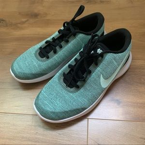 NWOT Nike Flex Experience RN7 size 6.5